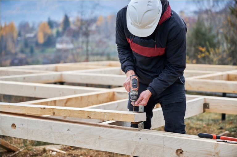 Calcul et choix des solives pour un plancher adapté à votre maison ancienne