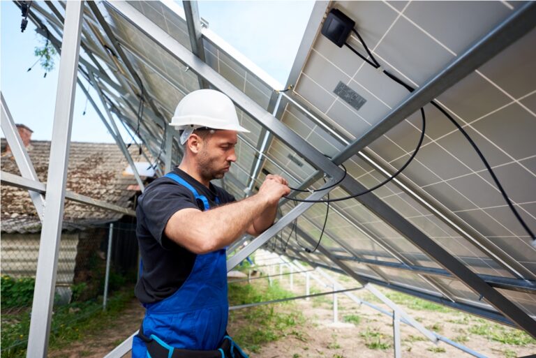 Panneaux photovoltaïques avec onduleur intégré : Un pas en avant pour l’autoconsommation